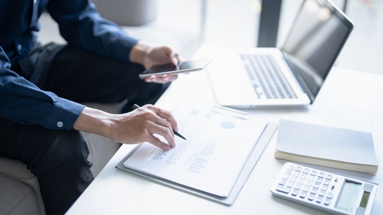 Finančný detox – Ako zastaviť neviditeľné úniky peňazí a začať skutočne bohatnúť